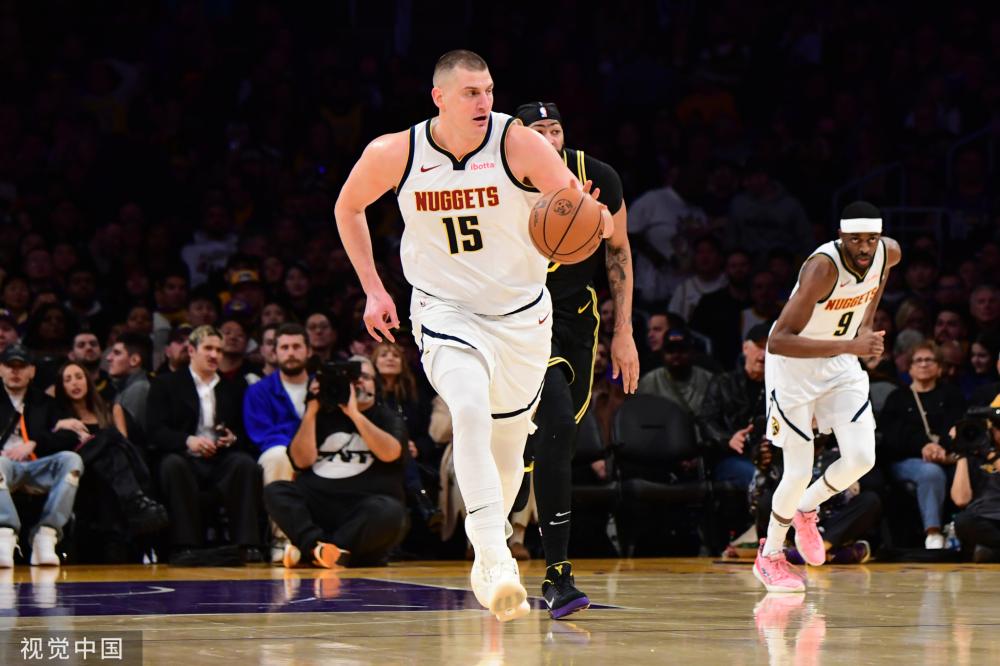 队防守并带 队防守并带